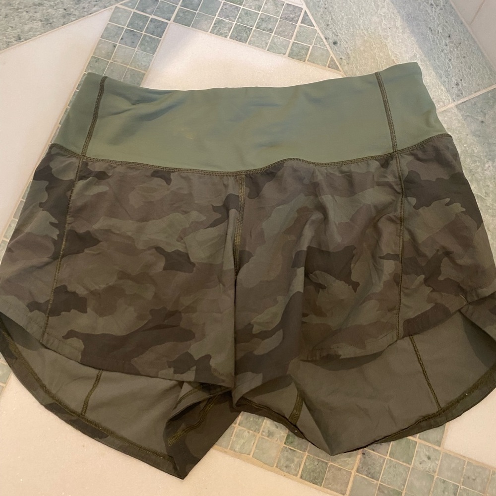 Lululemon Camo Shorts, Size 4, Inseam 4